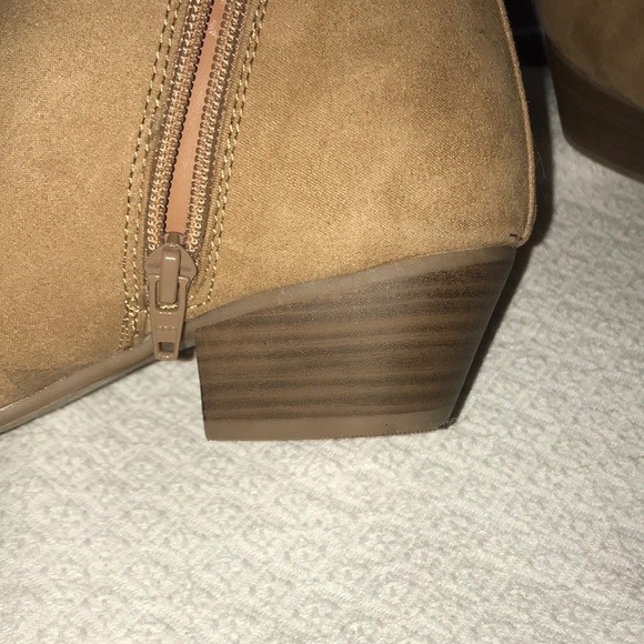 Sz 7 old navy tan with fur booties, worn once. - Picture 3 of 6